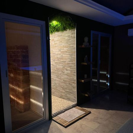 Royalty Rooms & Spa เนเปิลส์ ภายนอก รูปภาพ
