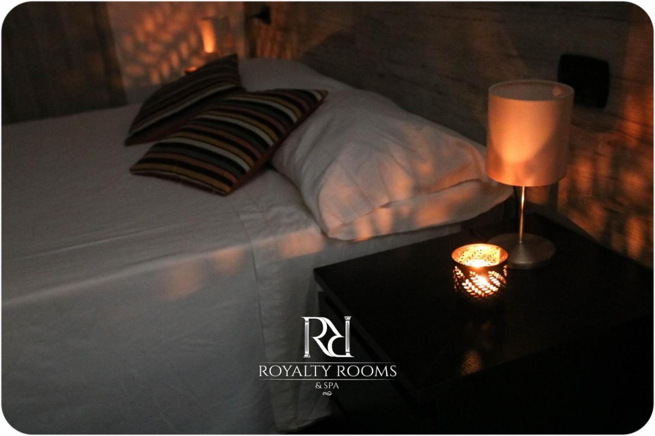 Royalty Rooms & Spa เนเปิลส์ ภายนอก รูปภาพ