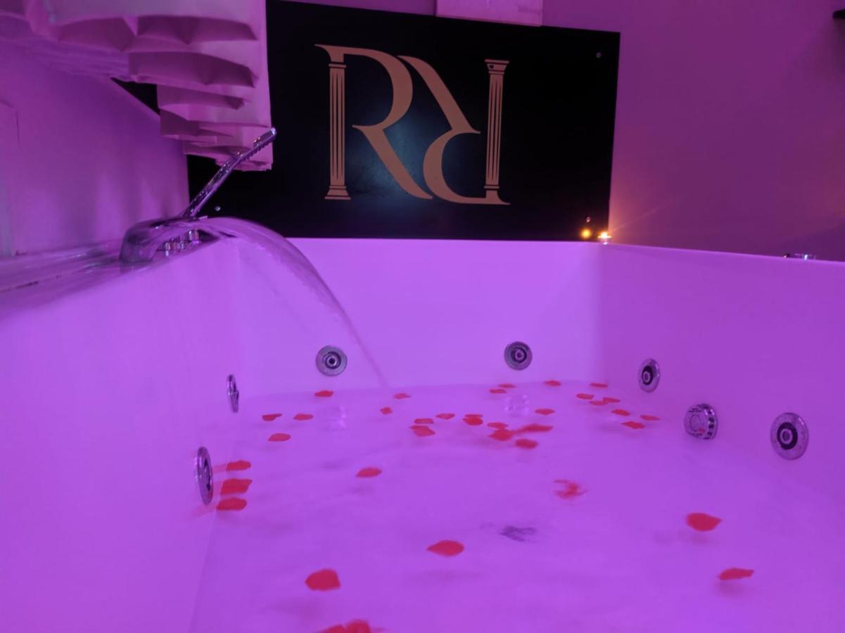 Royalty Rooms & Spa เนเปิลส์ ภายนอก รูปภาพ