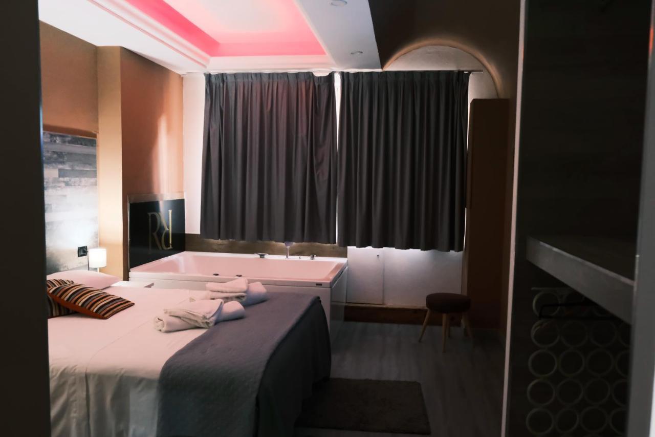 Royalty Rooms & Spa เนเปิลส์ ภายนอก รูปภาพ