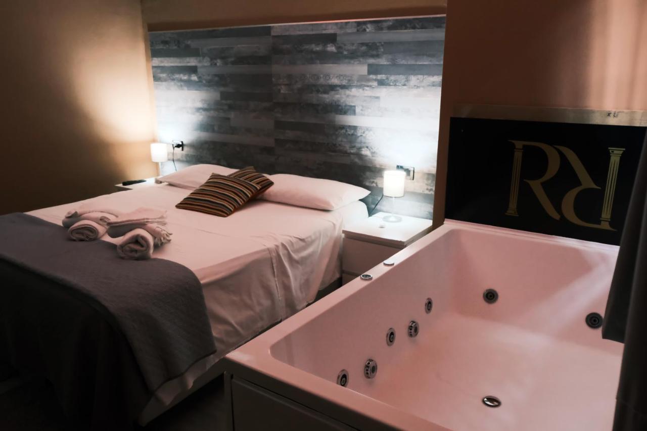 Royalty Rooms & Spa เนเปิลส์ ภายนอก รูปภาพ