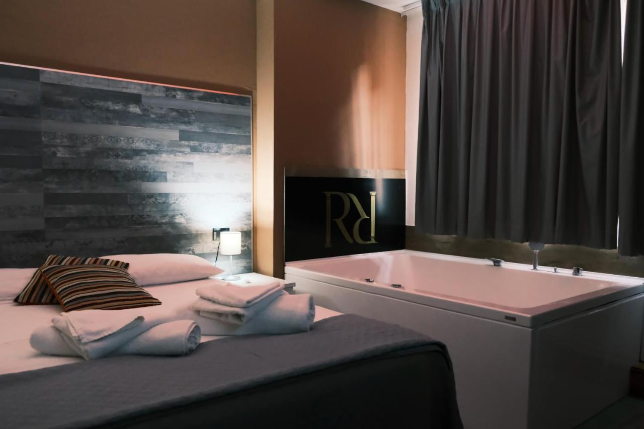 Royalty Rooms & Spa เนเปิลส์ ภายนอก รูปภาพ