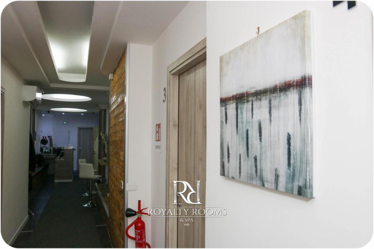 Royalty Rooms & Spa เนเปิลส์ ภายนอก รูปภาพ