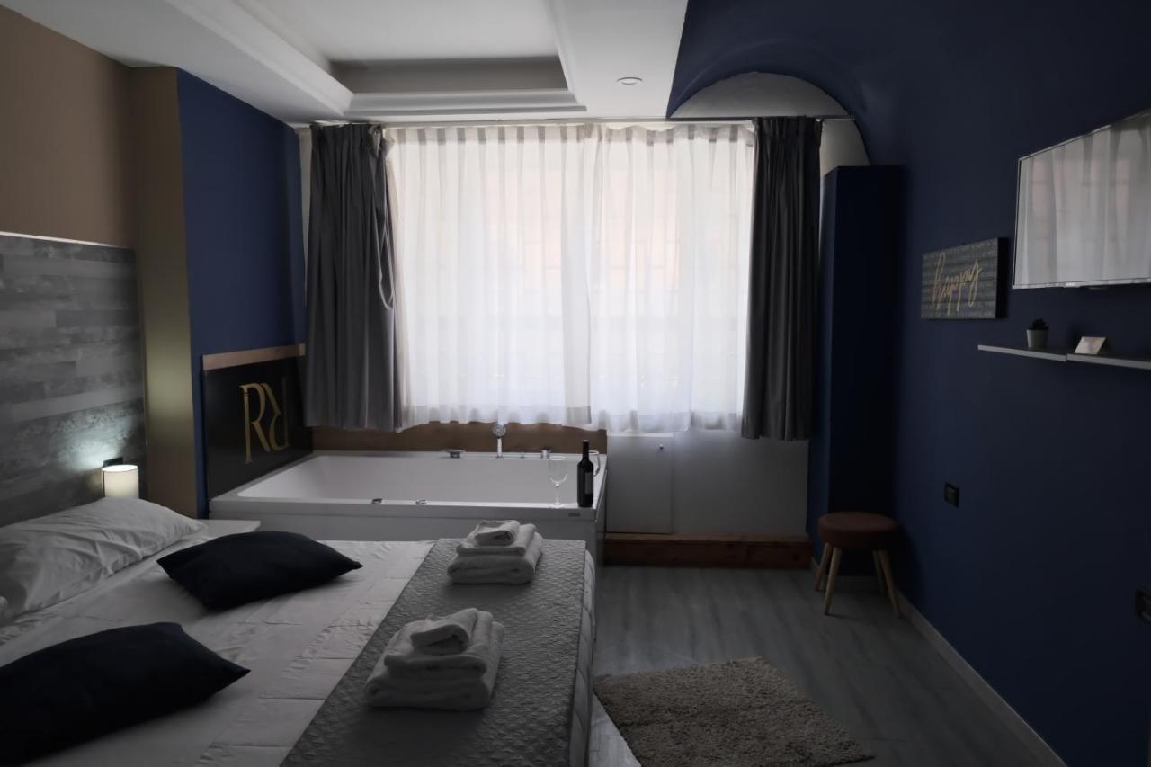 Royalty Rooms & Spa เนเปิลส์ ภายนอก รูปภาพ