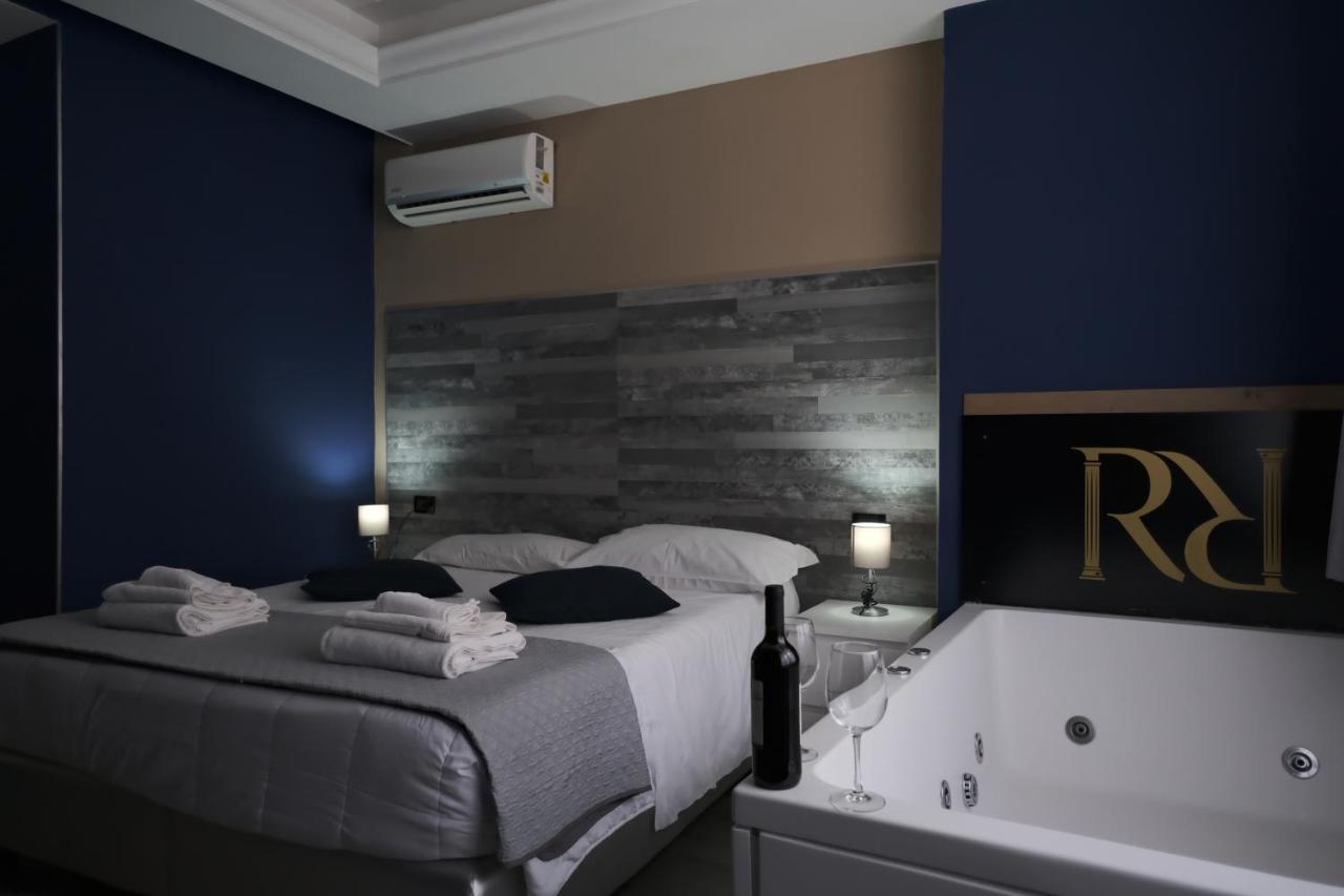 Royalty Rooms & Spa เนเปิลส์ ภายนอก รูปภาพ
