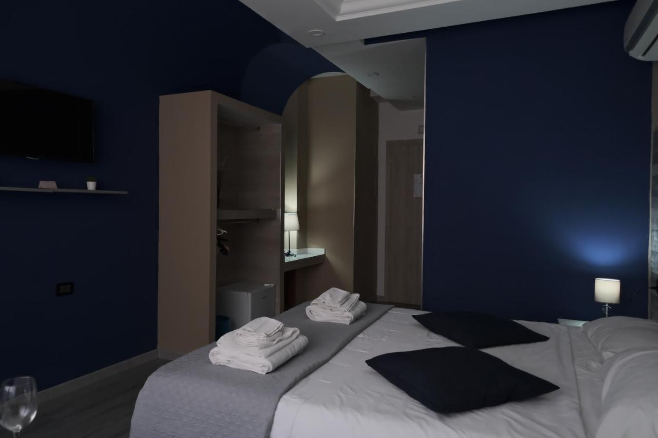 Royalty Rooms & Spa เนเปิลส์ ภายนอก รูปภาพ