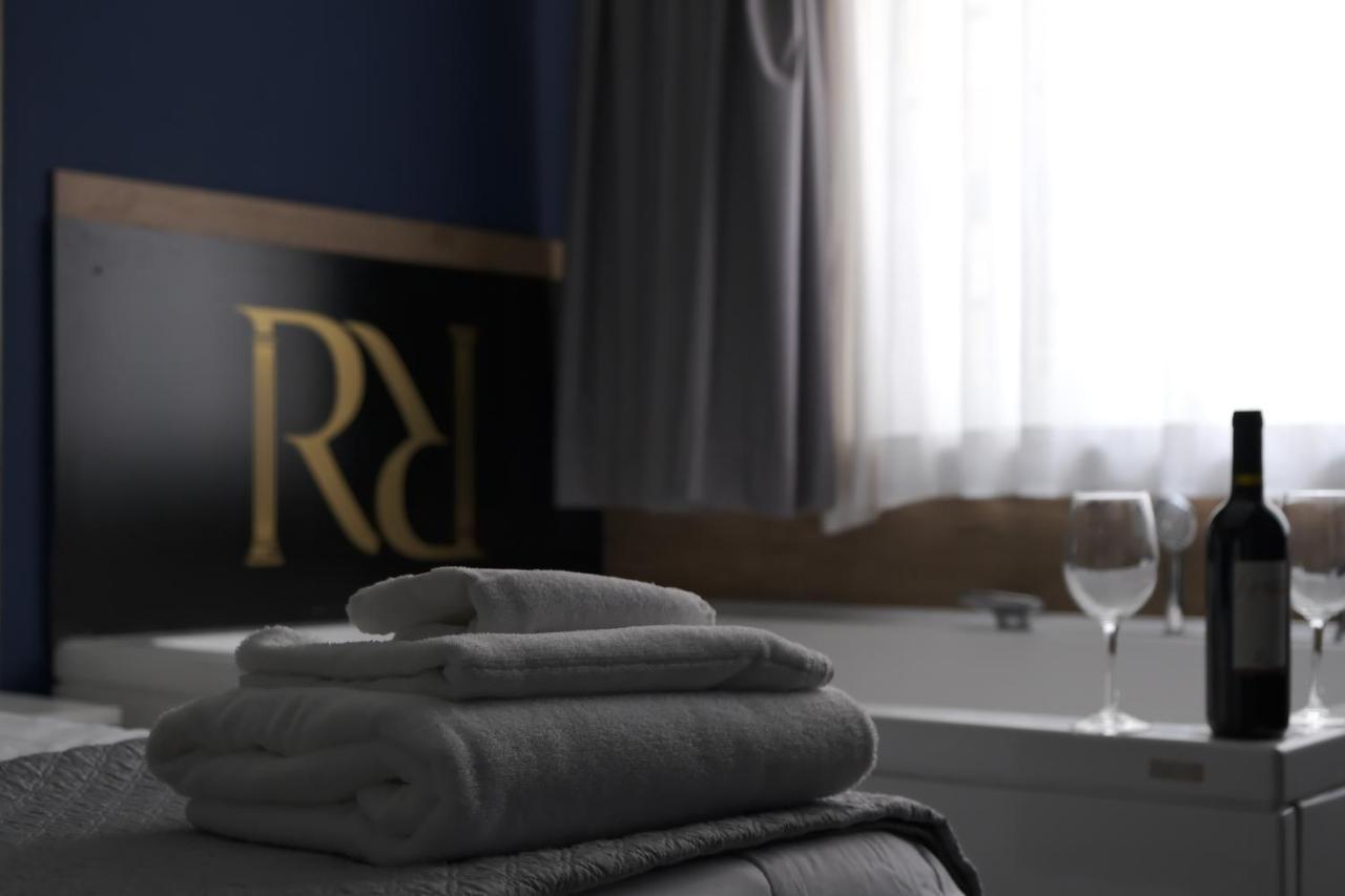 Royalty Rooms & Spa เนเปิลส์ ภายนอก รูปภาพ