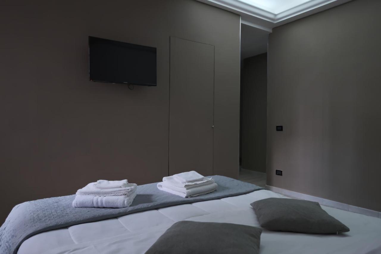 Royalty Rooms & Spa เนเปิลส์ ภายนอก รูปภาพ