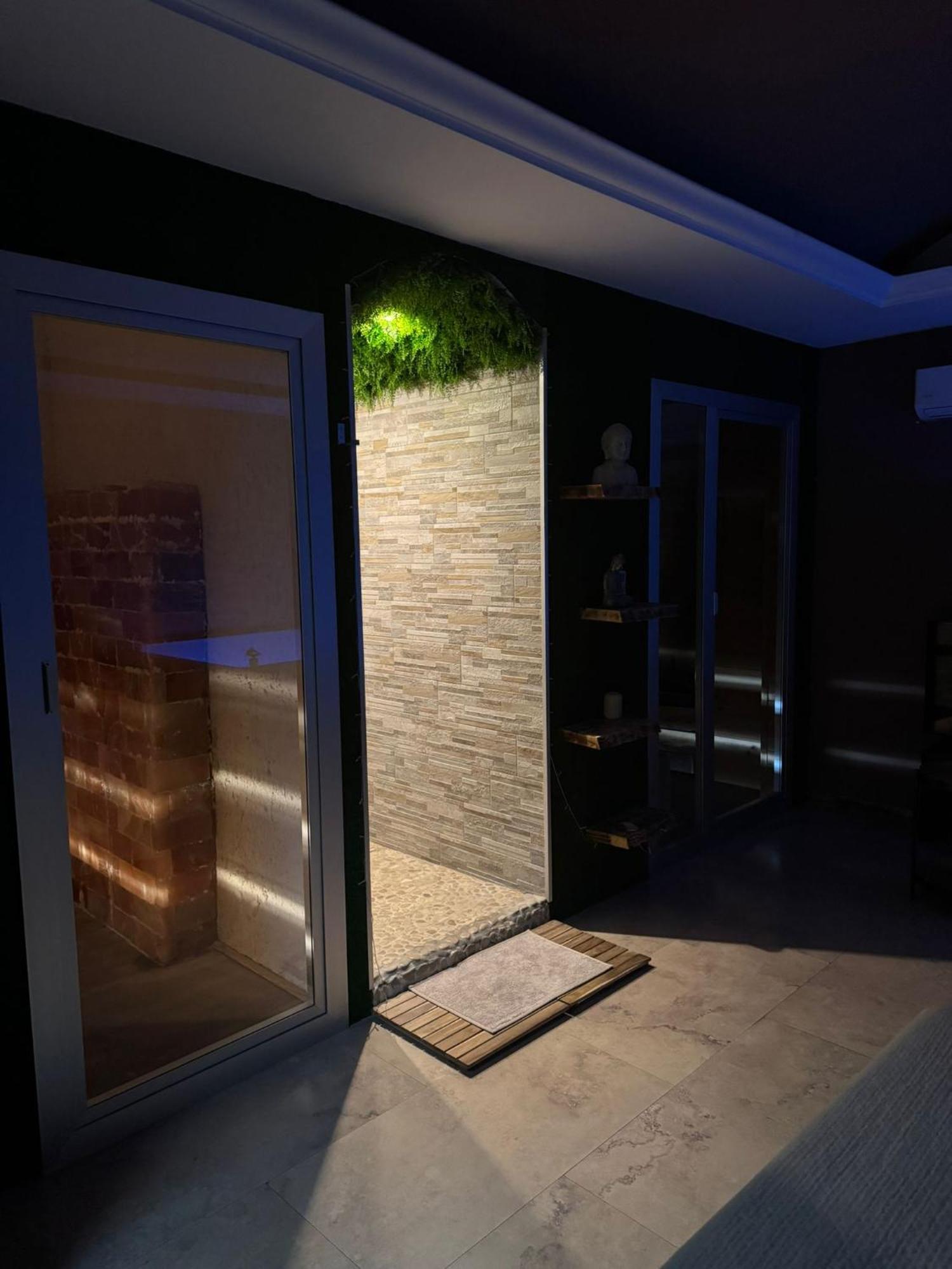 Royalty Rooms & Spa เนเปิลส์ ภายนอก รูปภาพ