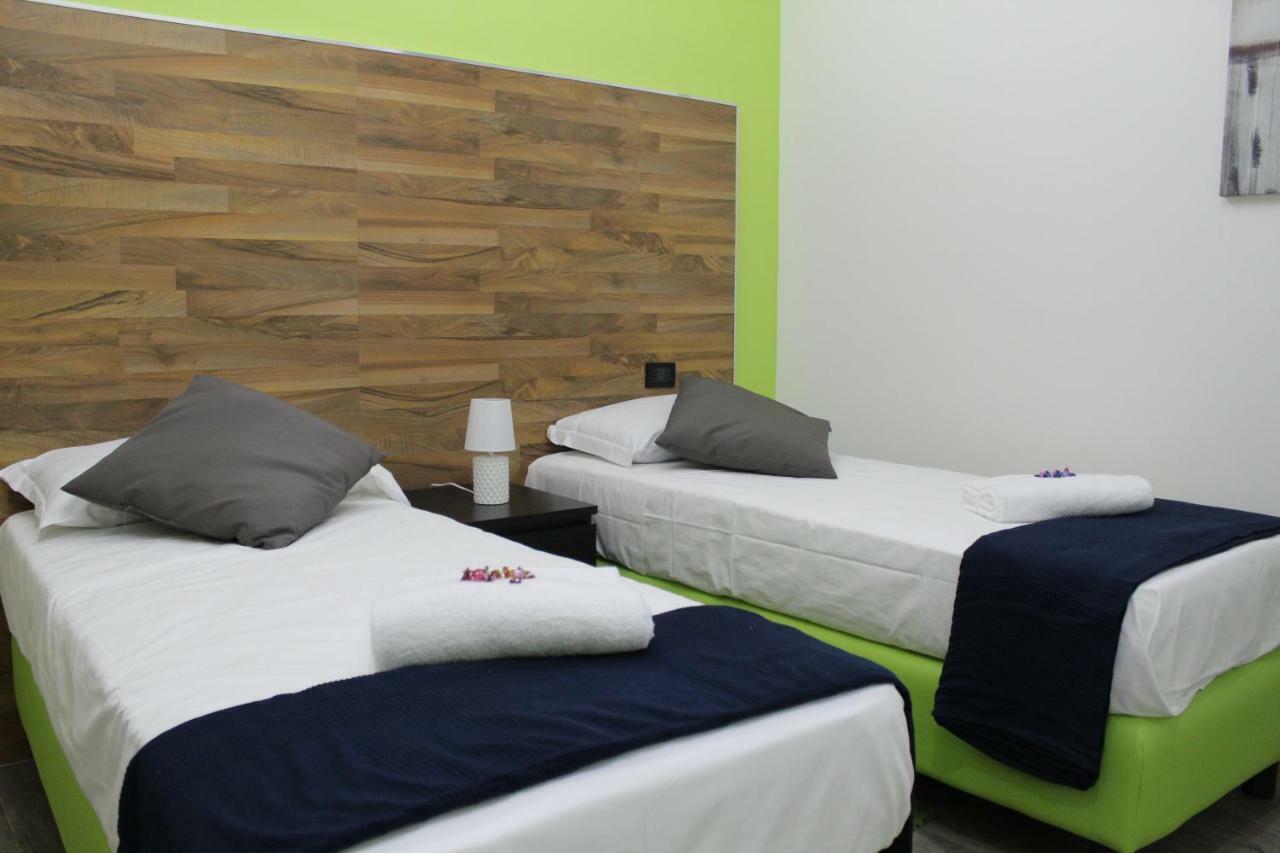 Royalty Rooms & Spa เนเปิลส์ ภายนอก รูปภาพ